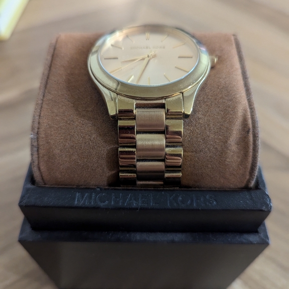 Michael Kors watch. Gold/Rose Gold - Picture 2 of 6
